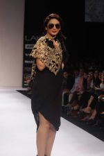 Model walk the ramp for Atithi Gupta show at Lakme Fashion Week 2012 Day 5 in Grand Hyatt on 7th Aug 2012 (57).JPG